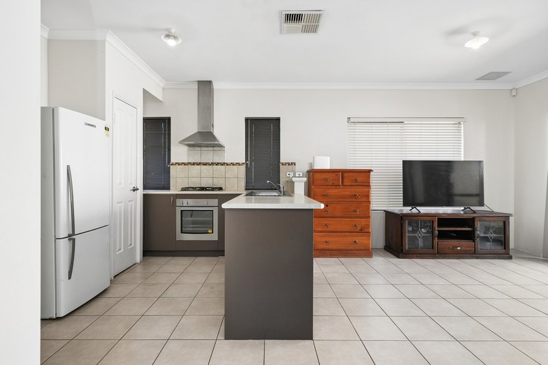 Photo - 2/7 Stockman Way, Cannington WA 6107 - Image 3