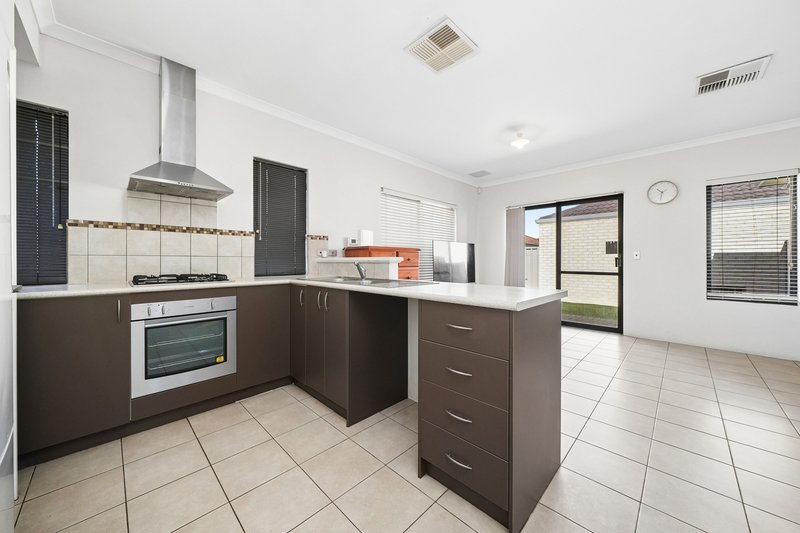 Photo - 2/7 Stockman Way, Cannington WA 6107 - Image 6