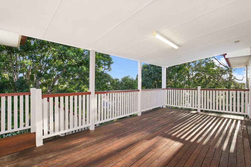 Photo - 27 Sundar Crescent, Tanah Merah QLD 4128 - Image 3