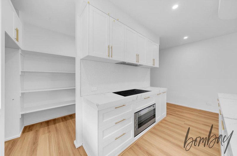 Photo - 27 Swiss Boulevard, Donnybrook VIC 3064 - Image 4