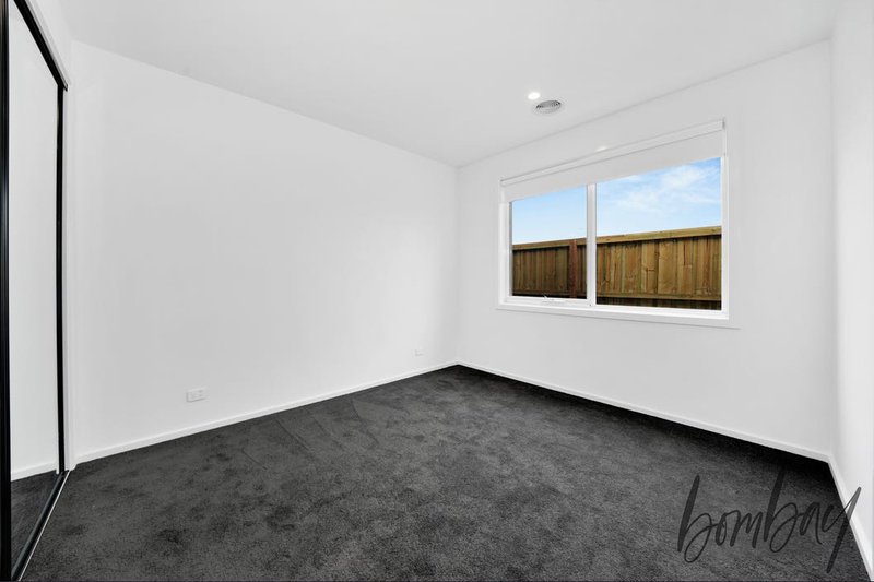 Photo - 27 Swiss Boulevard, Donnybrook VIC 3064 - Image 13
