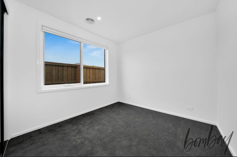 Photo - 27 Swiss Boulevard, Donnybrook VIC 3064 - Image 14