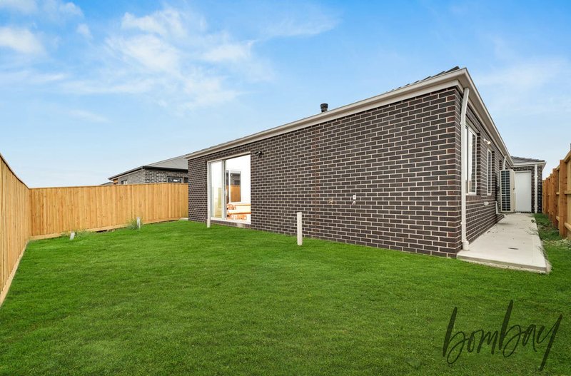 Photo - 27 Swiss Boulevard, Donnybrook VIC 3064 - Image 19