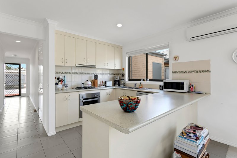 Photo - 2/7 Syme Road, Pakenham VIC 3810 - Image 2