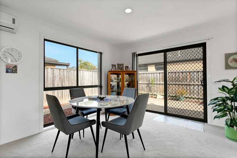 Photo - 2/7 Syme Road, Pakenham VIC 3810 - Image 4