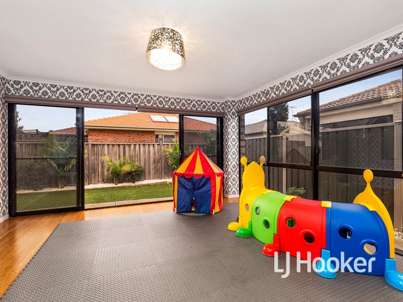 Photo - 27 Tamar Avenue, Point Cook VIC 3030 - Image 5