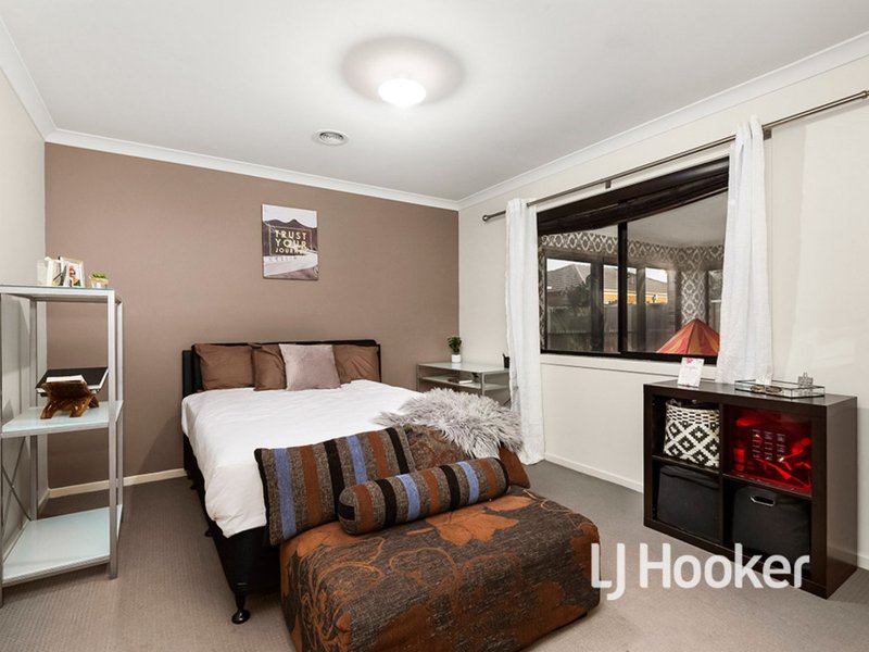 Photo - 27 Tamar Avenue, Point Cook VIC 3030 - Image 8