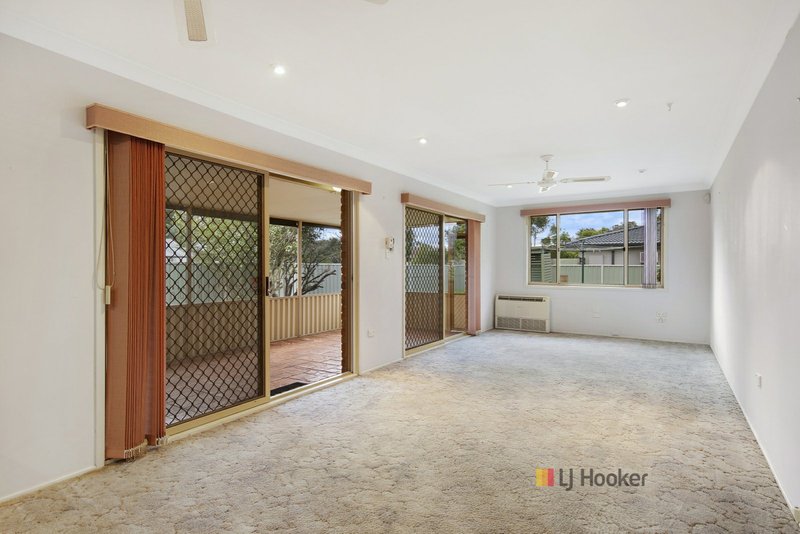 Photo - 27 Tenth Avenue, Budgewoi NSW 2262 - Image 4