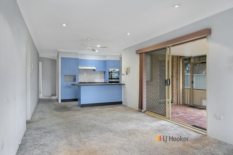 Photo - 27 Tenth Avenue, Budgewoi NSW 2262 - Image 8