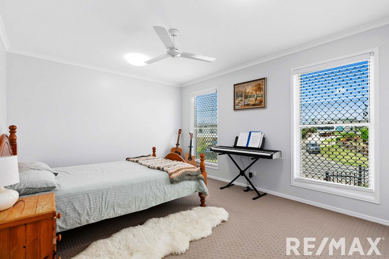 Photo - 27 Teresa Street, Nikenbah QLD 4655 - Image 11