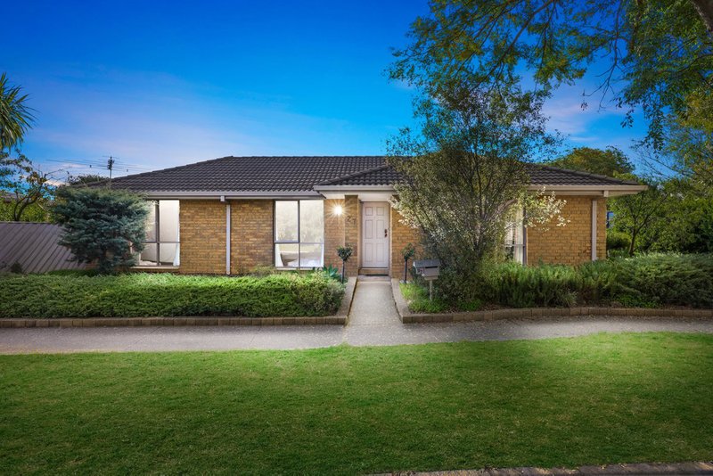 27 Thames Boulevard, Werribee VIC 3030