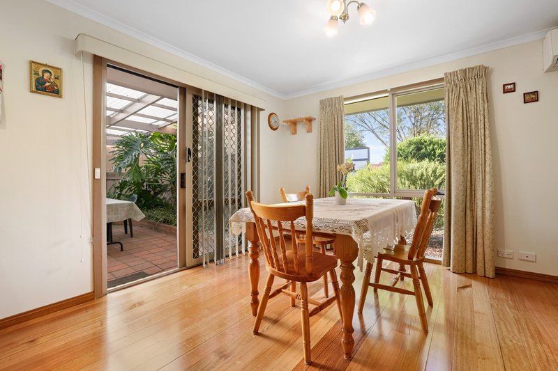 Photo - 27 Thames Boulevard, Werribee VIC 3030 - Image 4