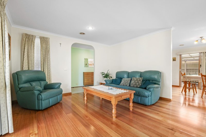 Photo - 27 Thames Boulevard, Werribee VIC 3030 - Image 5