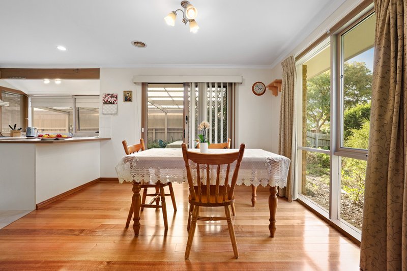 Photo - 27 Thames Boulevard, Werribee VIC 3030 - Image 8