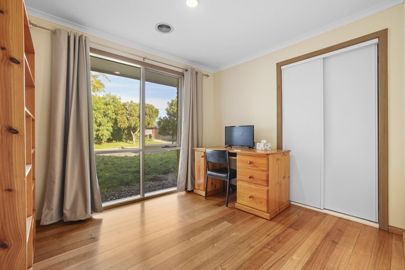 Photo - 27 Thames Boulevard, Werribee VIC 3030 - Image 10