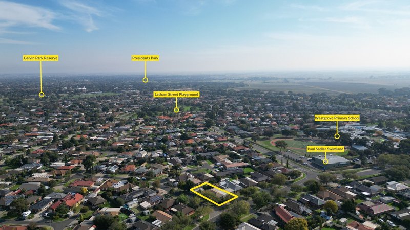 Photo - 27 Thames Boulevard, Werribee VIC 3030 - Image 17