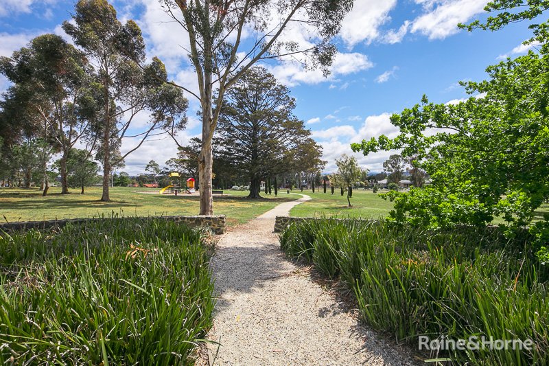 Photo - 27 The Avenue, Sunbury VIC 3429 - Image 3