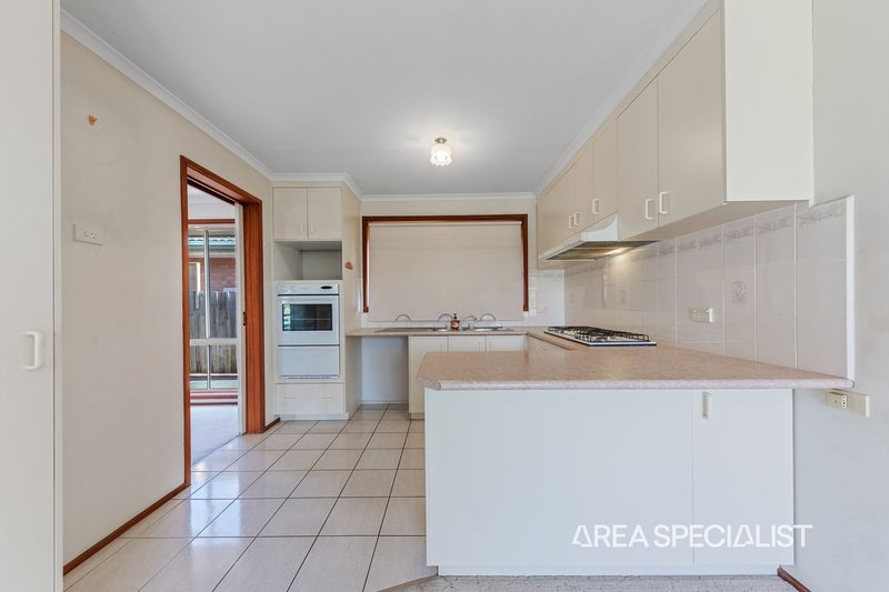 Photo - 27 Thomas Place, Pakenham VIC 3810 - Image 5