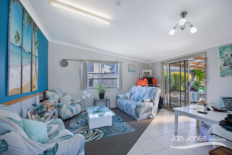 Photo - 27 Thompson Cres , Clontarf QLD 4019 - Image 5