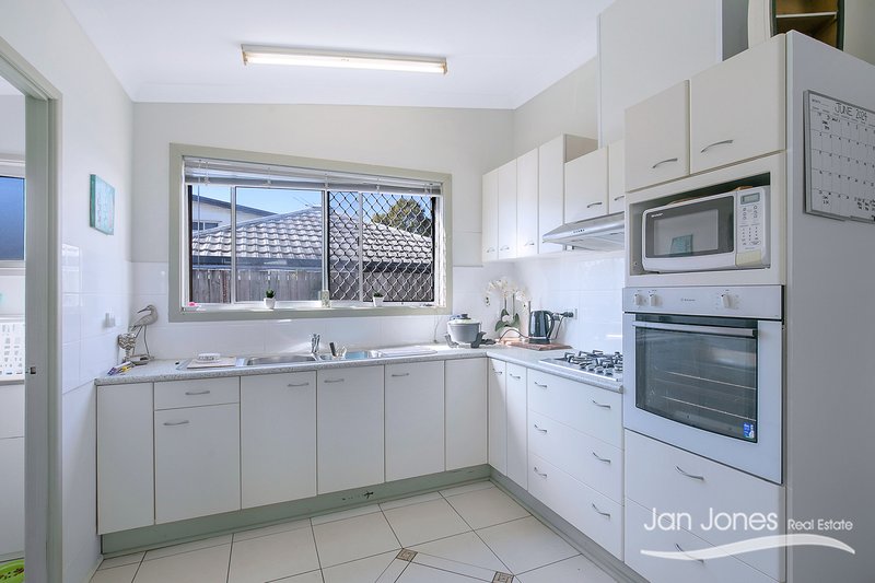 Photo - 27 Thompson Cres , Clontarf QLD 4019 - Image 7