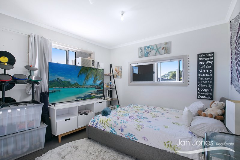 Photo - 27 Thompson Cres , Clontarf QLD 4019 - Image 13