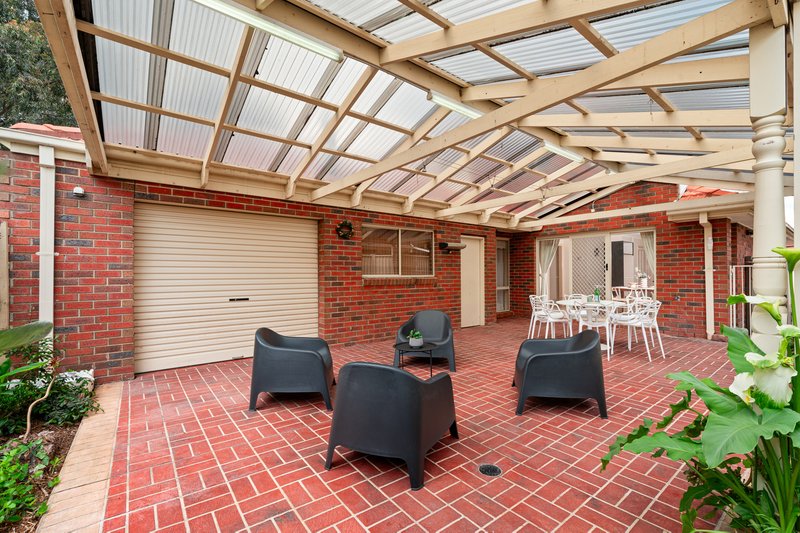 Photo - 27 Tiffany Grove, South Morang VIC 3752 - Image 16