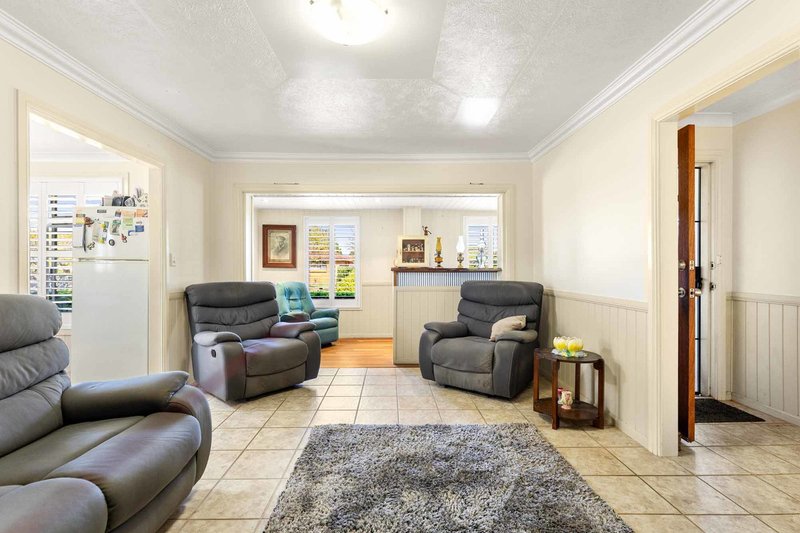 Photo - 27 Tomkinson Street, Wilsonton QLD 4350 - Image 6