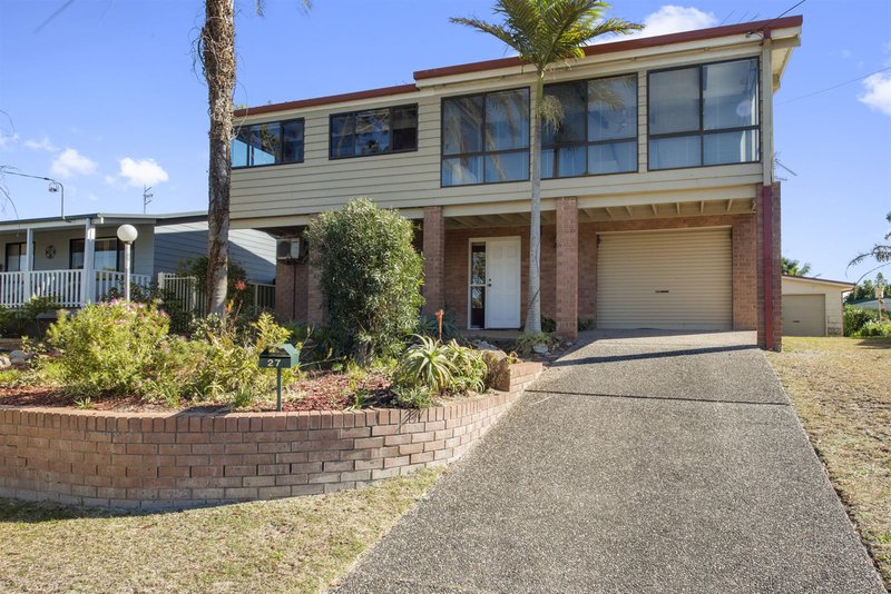 27 Torquay Drive, Lake Tabourie NSW 2539