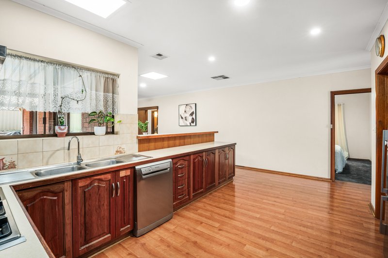 Photo - 27 Torresan Crescent, Flagstaff Hill SA 5159 - Image 10