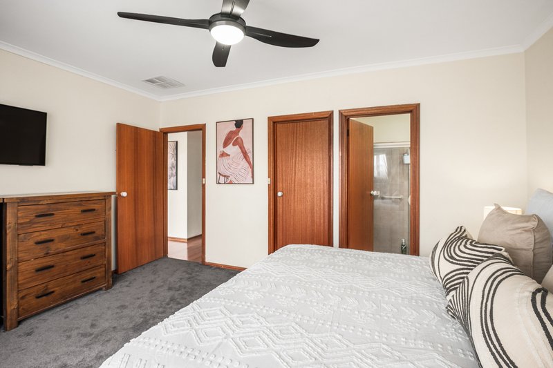 Photo - 27 Torresan Crescent, Flagstaff Hill SA 5159 - Image 15