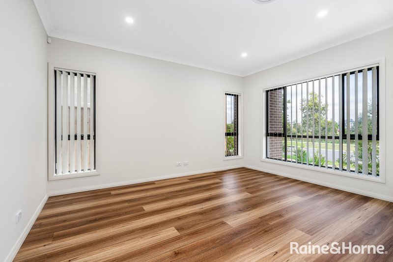 Photo - 27 Travertine Grove, Gables NSW 2765 - Image 3