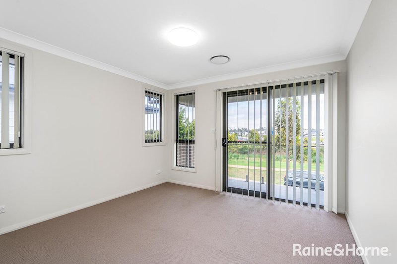 Photo - 27 Travertine Grove, Gables NSW 2765 - Image 6