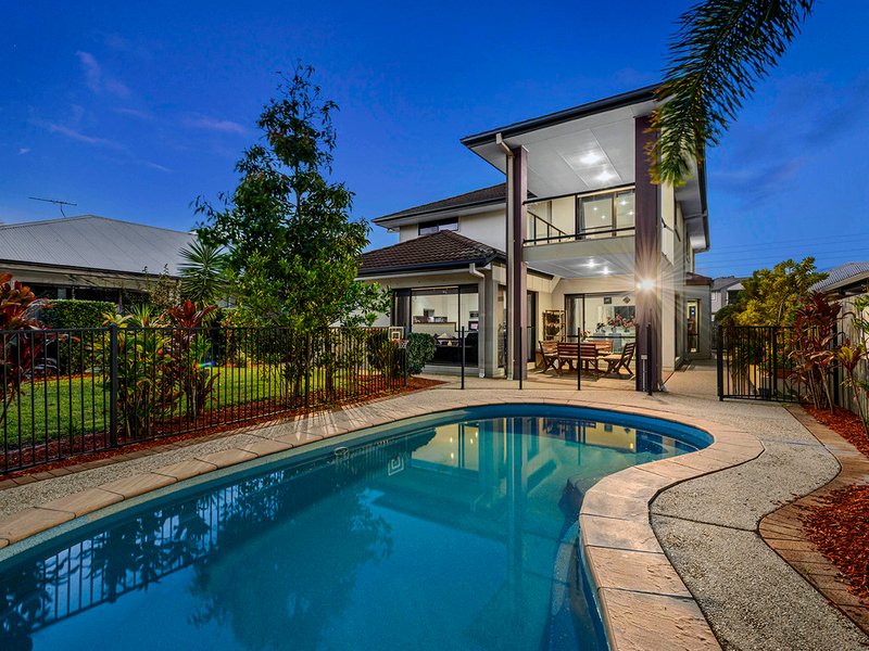 Photo - 27 Travorten Drive, Bridgeman Downs QLD 4035 - Image 2