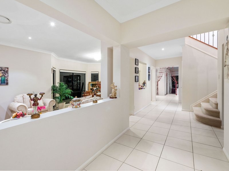 Photo - 27 Travorten Drive, Bridgeman Downs QLD 4035 - Image 7