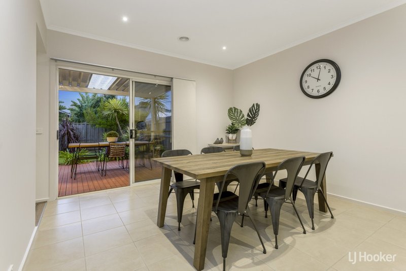 Photo - 27 Turnstone Drive, Point Cook VIC 3030 - Image 5