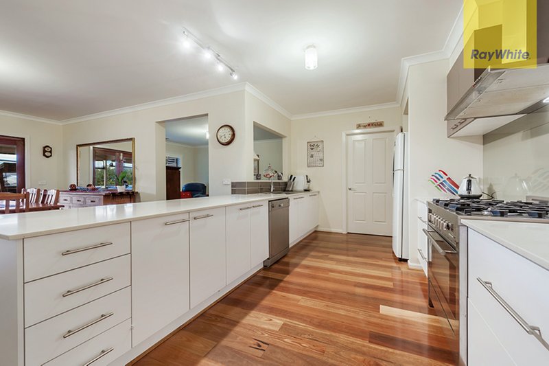 Photo - 27 Tusmore Rise, Roxburgh Park VIC 3064 - Image 6