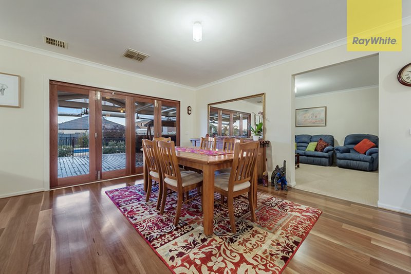 Photo - 27 Tusmore Rise, Roxburgh Park VIC 3064 - Image 7