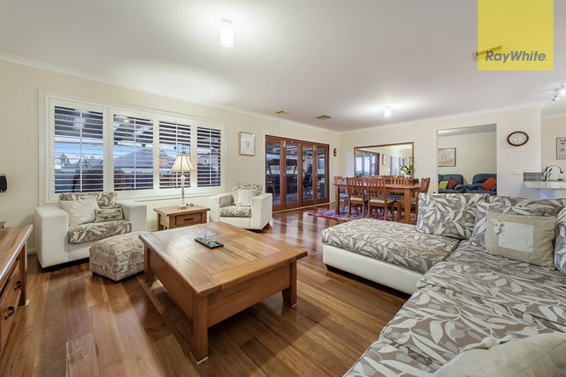 Photo - 27 Tusmore Rise, Roxburgh Park VIC 3064 - Image 9