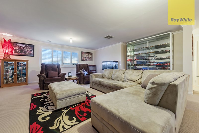 Photo - 27 Tusmore Rise, Roxburgh Park VIC 3064 - Image 11