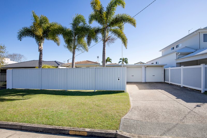 Photo - 27 Twelfth Avenue, Palm Beach QLD 4221 - Image 2