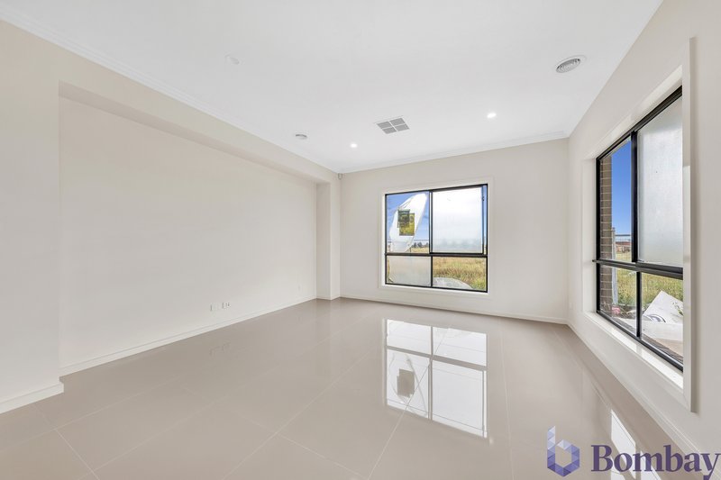 Photo - 27 Varanasi Drive, Wollert VIC 3750 - Image 6