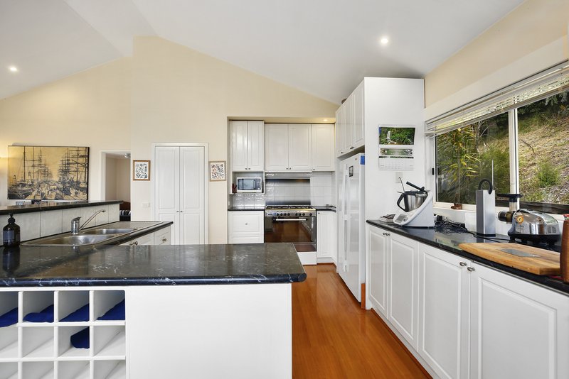 Photo - 27 Victoria Street, Launching Place VIC 3139 - Image 3