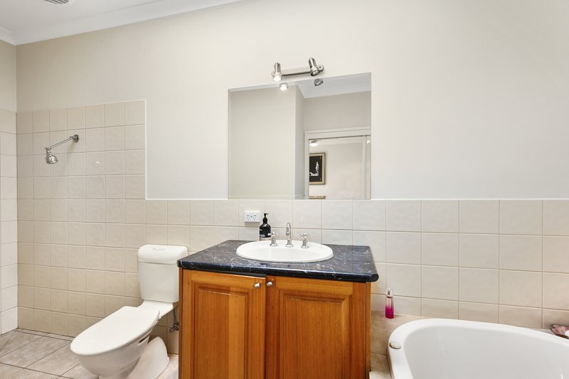 Photo - 27 Victoria Street, Launching Place VIC 3139 - Image 18