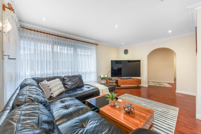 Photo - 27 Wahroonga Avenue, Keysborough VIC 3173 - Image 3