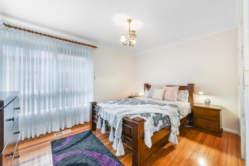 Photo - 27 Wahroonga Avenue, Keysborough VIC 3173 - Image 7