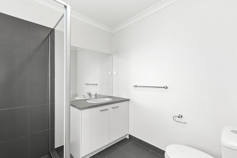 Photo - 27 Waldorf Avenue, Point Cook VIC 3030 - Image 6