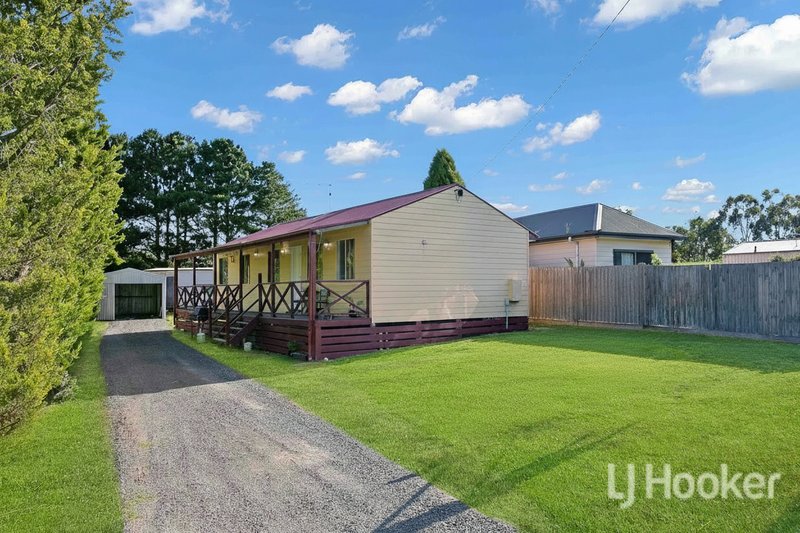 Photo - 27 Walsh Street, Ballan VIC 3342 - Image 2