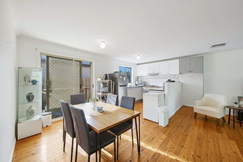 Photo - 27 Walsh Street, Ballan VIC 3342 - Image 4