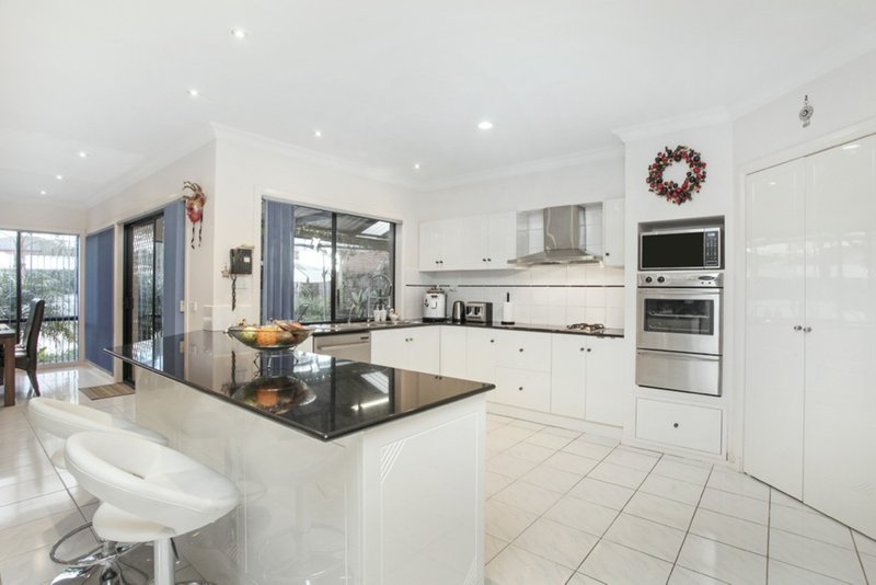 Photo - 27 Watervale Blvd , Taylors Hill VIC 3037 - Image 7