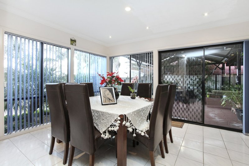 Photo - 27 Watervale Blvd , Taylors Hill VIC 3037 - Image 9